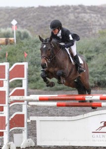 Barbara Crabo and her horse Over Easy in the stadium jumping phase of the CCI1*.