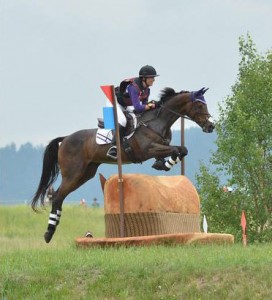 Katy Groesbeck jumps a huge log with Oz the Tin Man