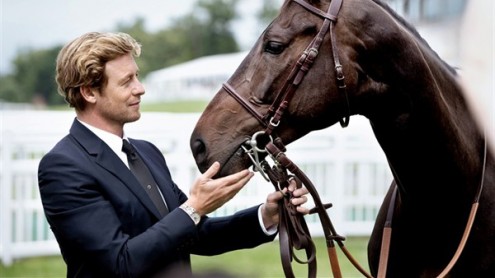 Simon Baker poses with a Thoroughbred race horse.