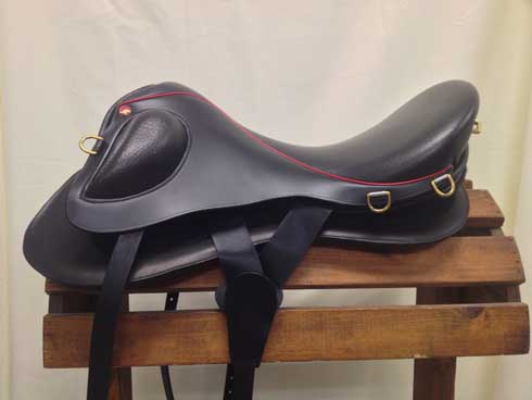 ReactorPanel's Heraldic saddle in black.