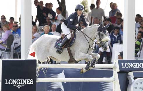 Laura Kraut and Cedric clear the Longines vertical on course in Valkenswaard.