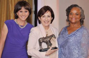 Patricia Heaton receives the Community Visionary Award.